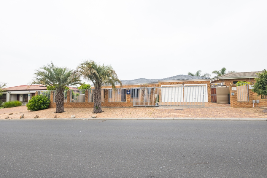 3 Bedroom Property for Sale in Uitzicht Western Cape